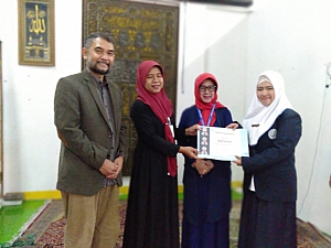 IMG 20190408 WA0002 300x225 Penyerahan sertifikat pemenang lomba Debat Bahasa Inggris tk kampus utk diutus menjadi perwakilan tingkat LLDIKTI Mahasiswa STIKes Dharma Husada Bandung. STIKes